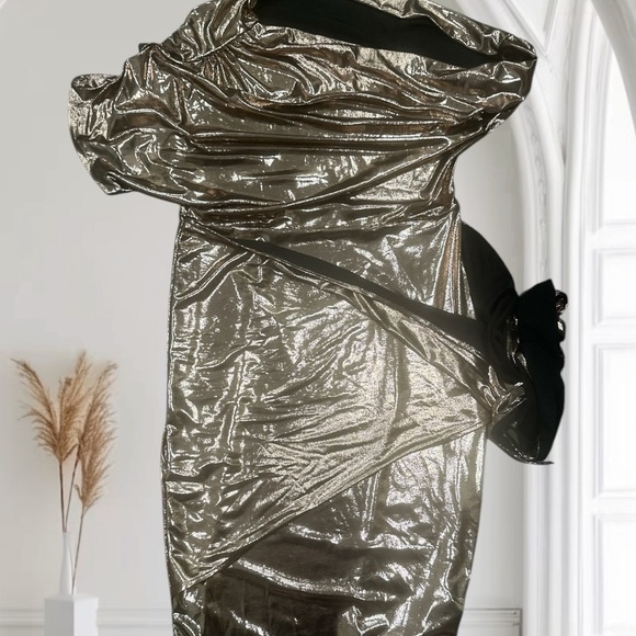 Elegant off the shoulder Metallic Dress - Picture 2 of 3